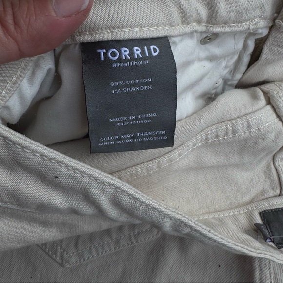 Torrid Cream Jean Shorts Distressed Button fly Denim Shorts  size 10 - Picture 6 of 9